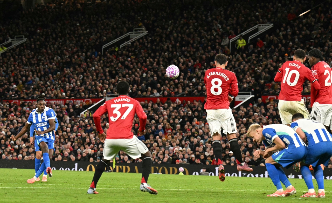 Manchester United vs Brighton, Premier League 2025-26 LIVE: Welbeck scores a stunning free-kick goal; MUN 3-1 BHA