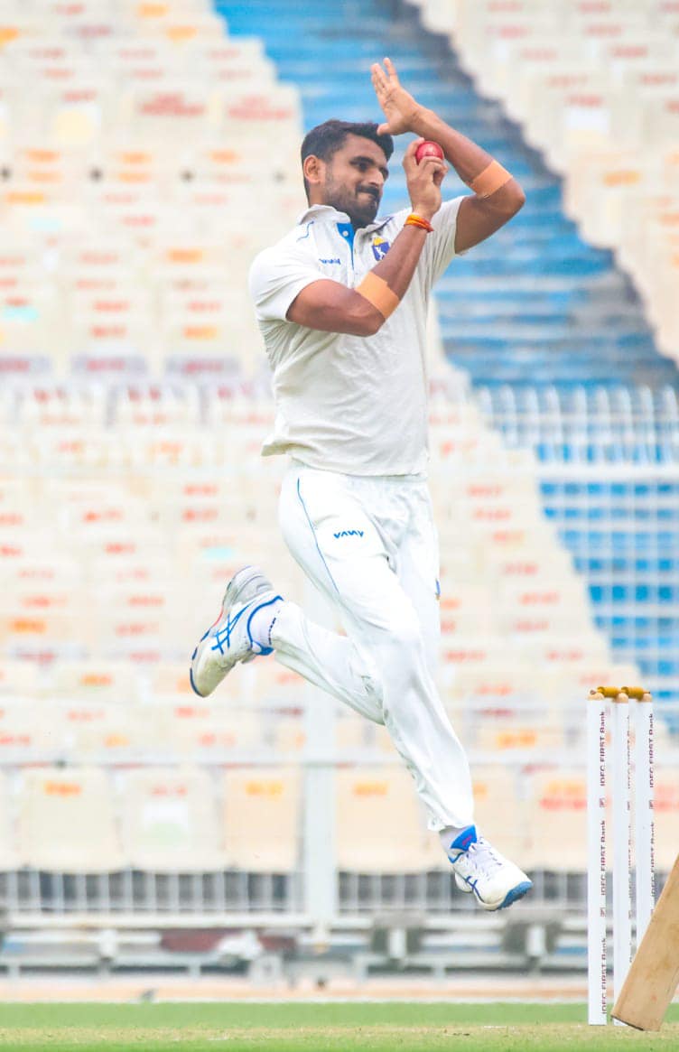 Suraj Sindhu Jaiswal bowling. | sportzpoint.com