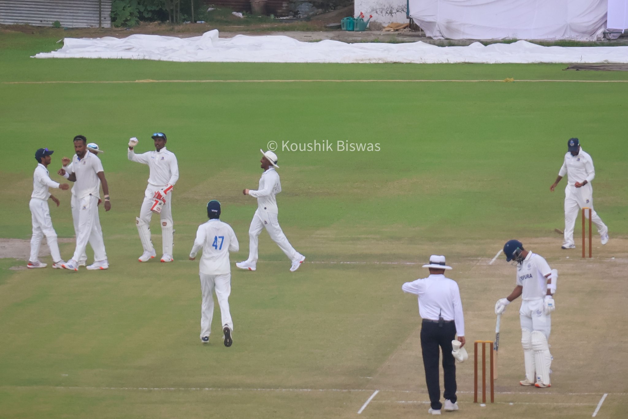 Tripura vs Bengal, Ranji Trophy 2025-26 LIVE: Ishan Porel dismissed Hrituraj Ghosh Roy | sportzpoint.com