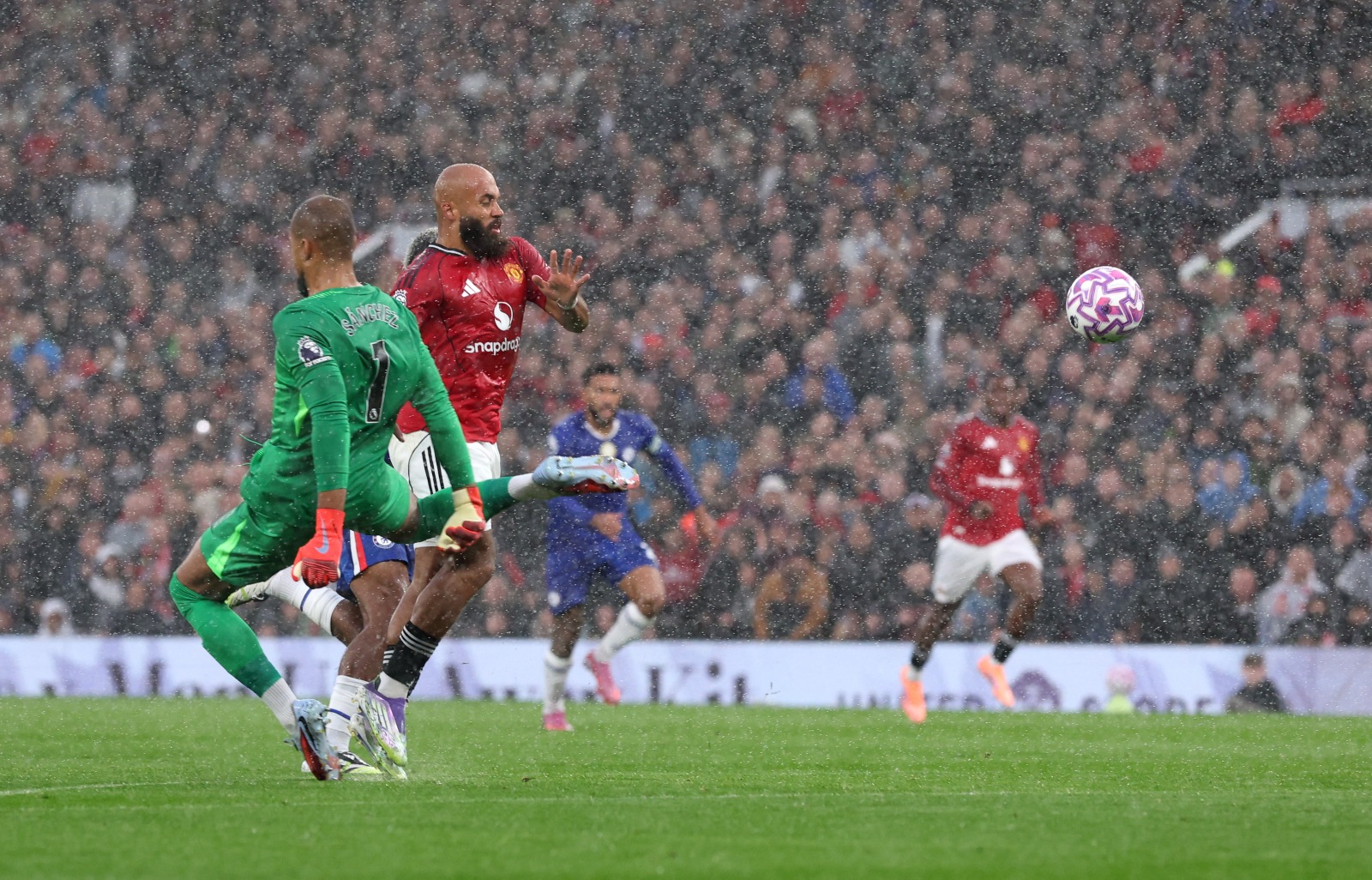 Manchester United vs Chelsea FC, Premier League 2025-26 LIVE Blog: Updates, Scores, News and Free Commentary | Chelsea down to 10 men within five minutes